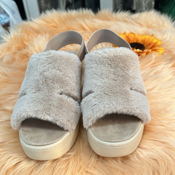 Anne Klein Faux Fur Slingback Platform Sandals Cream Sz 9 45% OFF - Picture 6 of 9